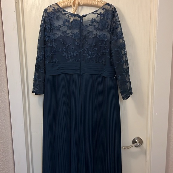 Azazie Mother of the Bride dress - Picture 5 of 8